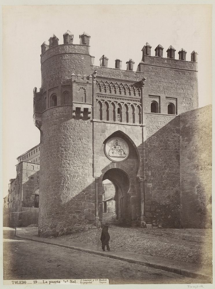Exterieur van de Puerta del Sol in Toledo (c. 1857 - c. 1880) by Juan Laurent