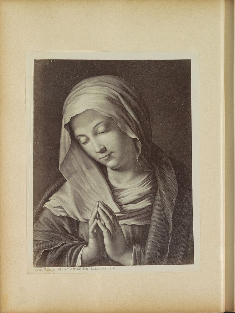 Fotoreproductie van (vermoedelijk) een prent voorstellend Maria met gevouwen handen (c. 1860 - c. 1900) by anonymous and…
