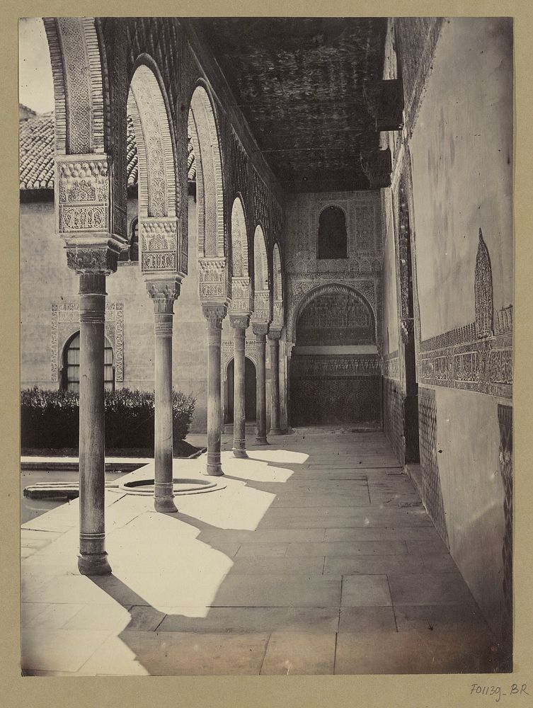 Patio de los Leones in het Alhambra in Granada (1851 - c. 1890) by anonymous