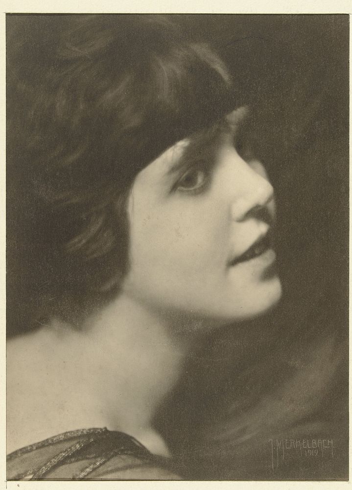 Portret van actrice Lily Bouwmeester (1920 - 1930) by Jacob Merkelbach