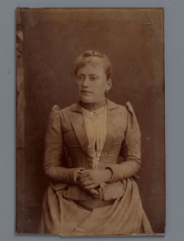 Portret van een onbekende jonge vrouw (1850 - 1900) by anonymous