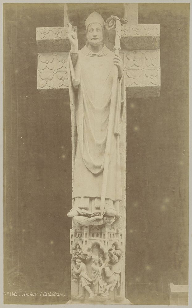 Beeldhouwwerk van de heilige Firminus in de kathedraal van Amiens (1890 - 1900) by Paul Robert and anonymous
