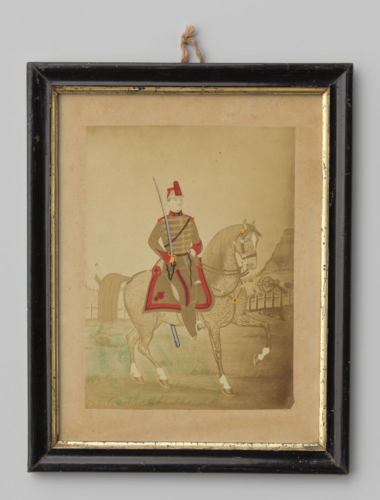 Fotoreproductie van een getekend portret van een onbekende soldaat te paard (1880 - 1900) by anonymous and anonymous