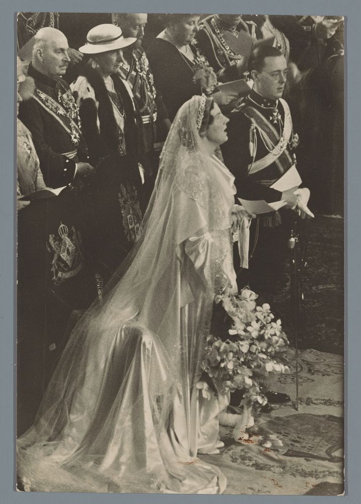 Huwelijksinzegening van prinses Juliana en prins Bernhard in de Jacobskerk te Den Haag op 7 januari 1937 (1937) by Dr Erich…