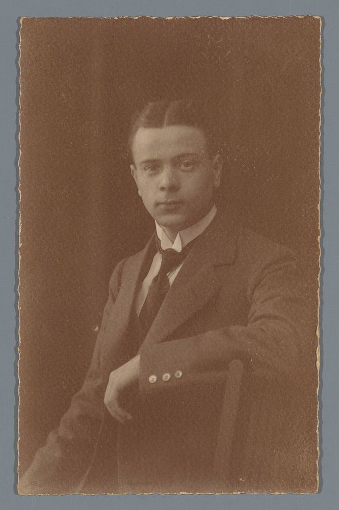 Portret van een onbekende man (in or after 1907 - c. 1920) by anonymous