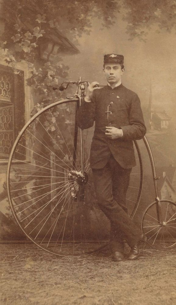 Portret van een onbekende man met een fiets (c. 1865 - c. 1880) by P M Peters