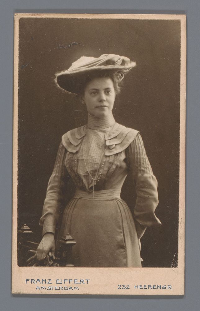 Portret van een onbekende vrouw met hoed (1905) by Franz Eiffert