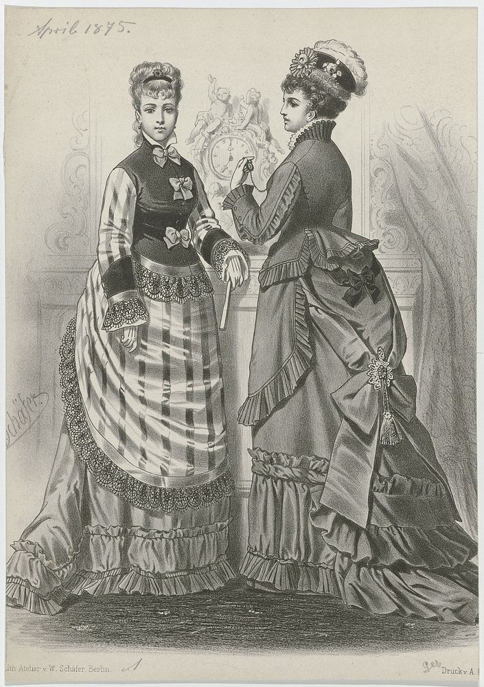 Twee vrouwen bij een klok, april 1875, Atelier v. W. Schäfer, Berlin (1875) by W Schäfer