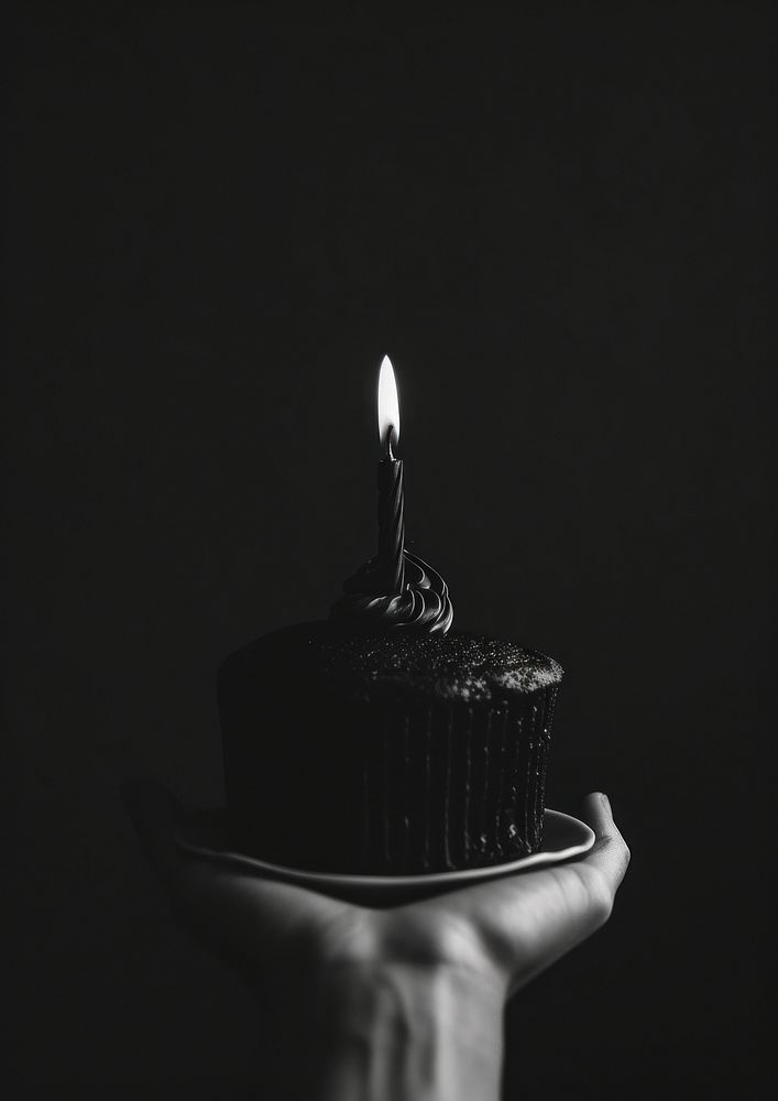 Birthday birthday dessert candle.