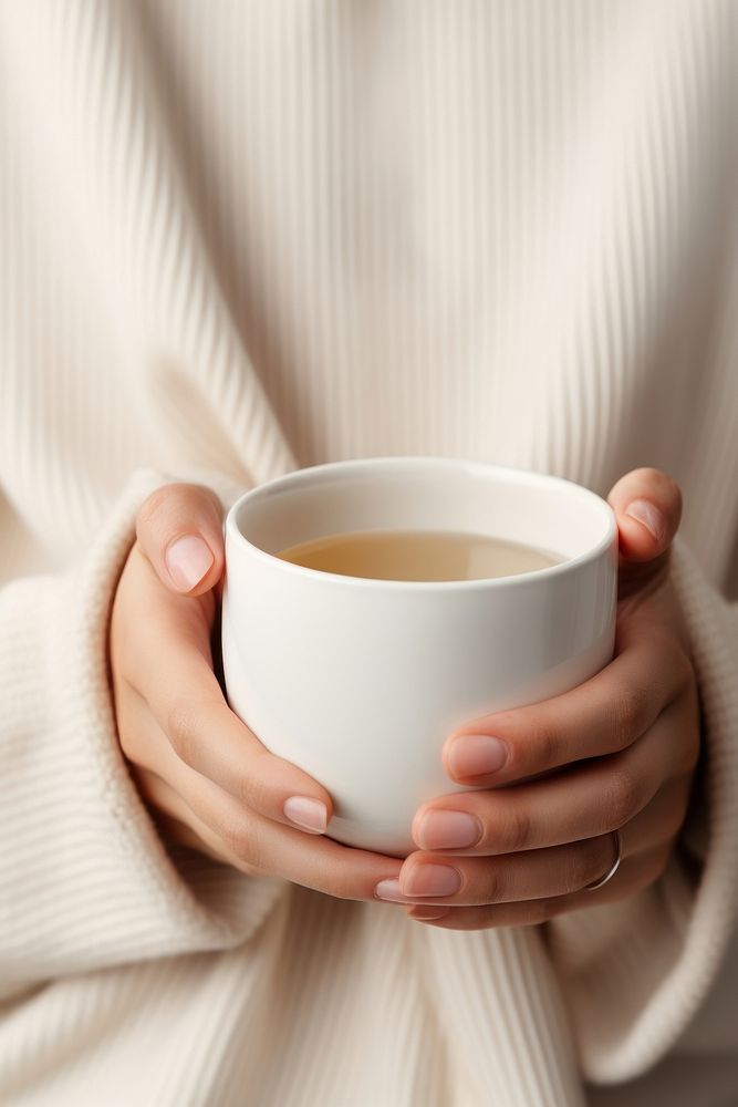 Woman hand tea cup holding.