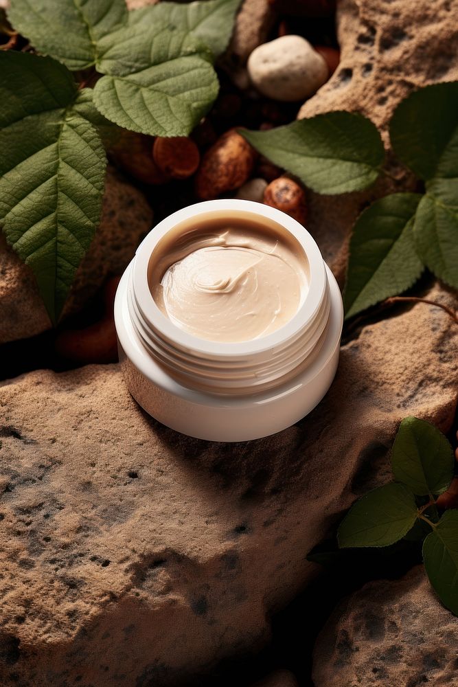 Cosmetic jar packagingmockup cosmetics cream leaf.