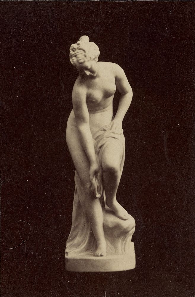 Statue of nude female figure