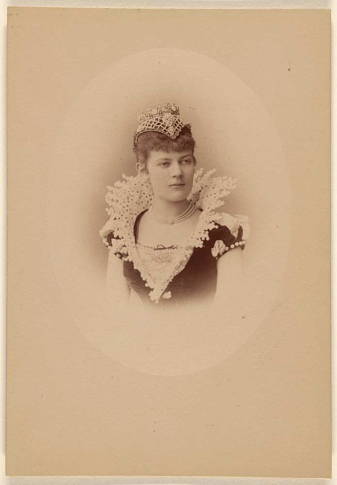 Unidentified woman, printed in oval, quasi-vignette style by Charles Bergamasco