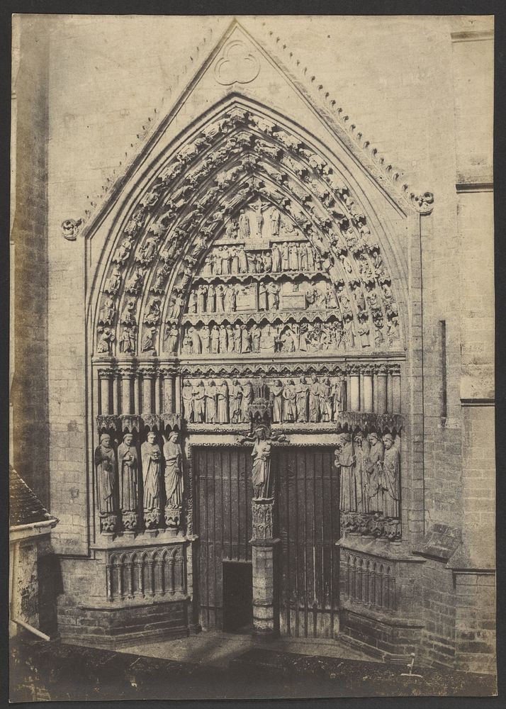Portail latéral de la Cathédrale d'Amiens. by Charles Marville and Louis Désiré Blanquart Evrard
