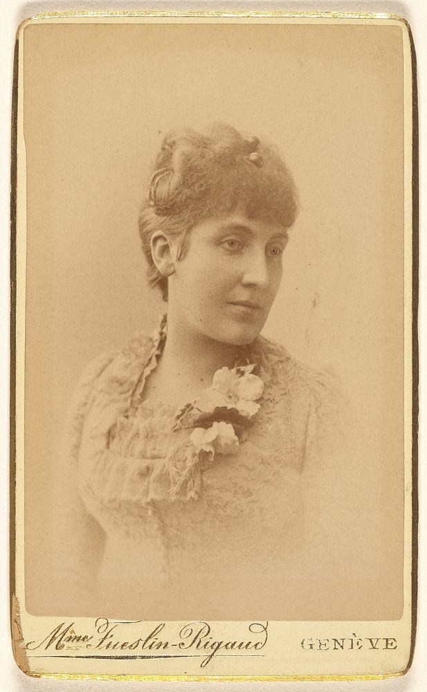 Unidentified woman, in vignette-style by Mme L Fueslin Rigaud