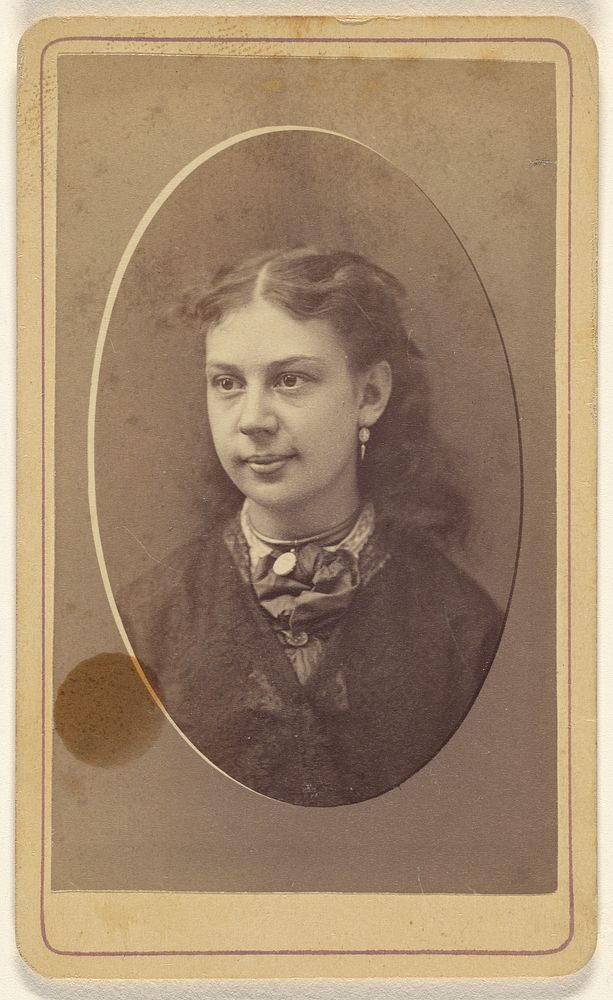Unidentified woman, printed in quasi-oval style by Louis Seebohm
