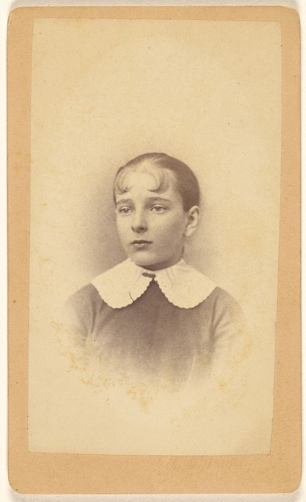 Unidentified young girl, printed in vignette-style by D A Frommeyer