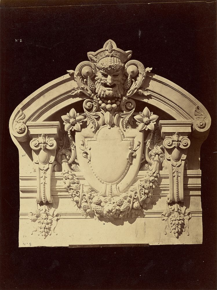 Cartouche couronnant les pilastres du grand vestibule. by Louis Émile Durandelle