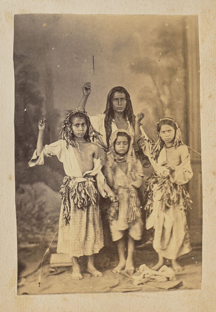 Group portrait of Roumanian gypsies by Carol Szathmari