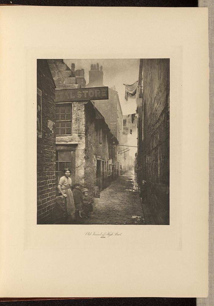 Old Vennel off High Street by Thomas Annan