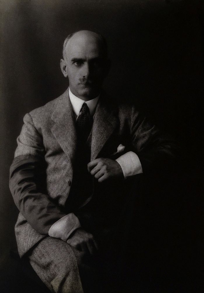 Sir Thomas Lewis. Photograph.