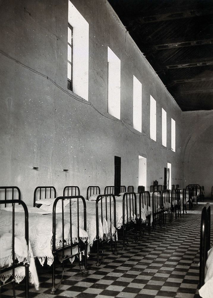 Hospital San Juan de Diós, Granada: interior. Photograph, ca.1900.