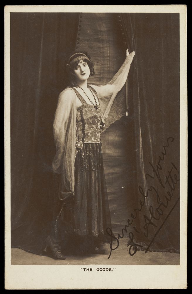 An actor from the troupe "The Goods", in drag as "L'Alouette". Photographic postcard, 191-.