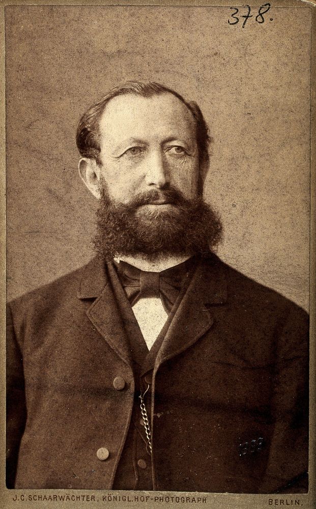 Hermann Senator. Photograph by J.C. Schaarwächter.