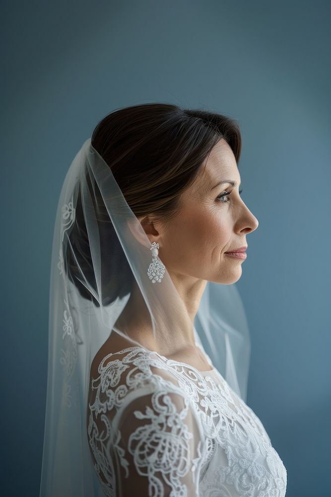 Bride side portrait photo photography clothing.