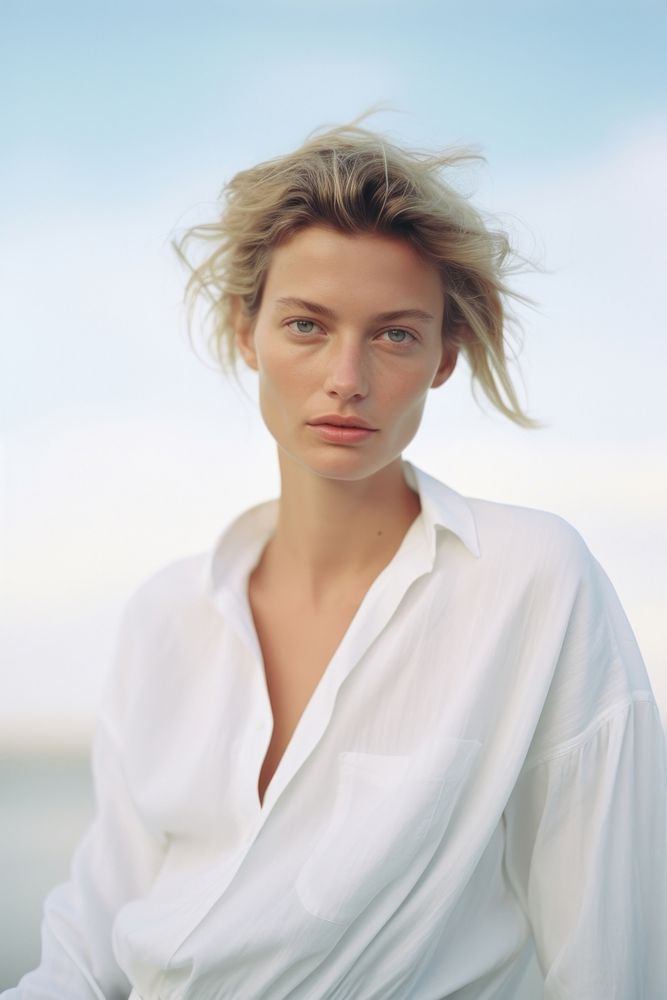 A mature woman wear white photography portrait fashion.