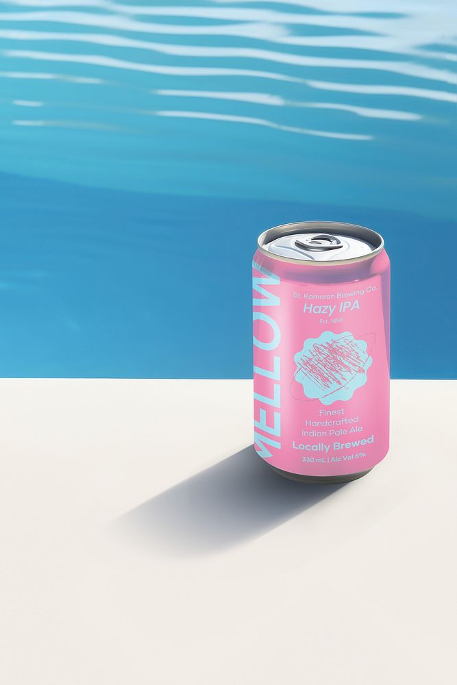 Pink beer can mockup psd