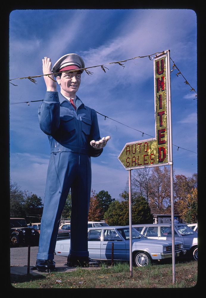 United Auto Sales statue, Route 64, Clarksville, Arkansas (1987) photography in high resolution by John Margolies. Original…
