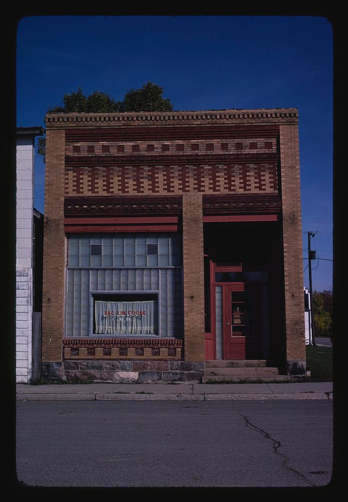 Bec-Lin Foods, Lake Parks, Minnesota (1980) photography in high resolution by John Margolies. Original from the Library of…