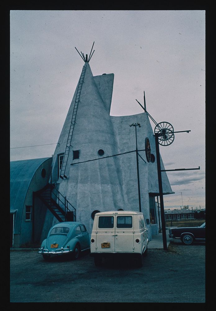 Quonset Hut-Store, Cheyenne, Wyoming (1976) photography in high resolution by John Margolies. Original from the Library of…