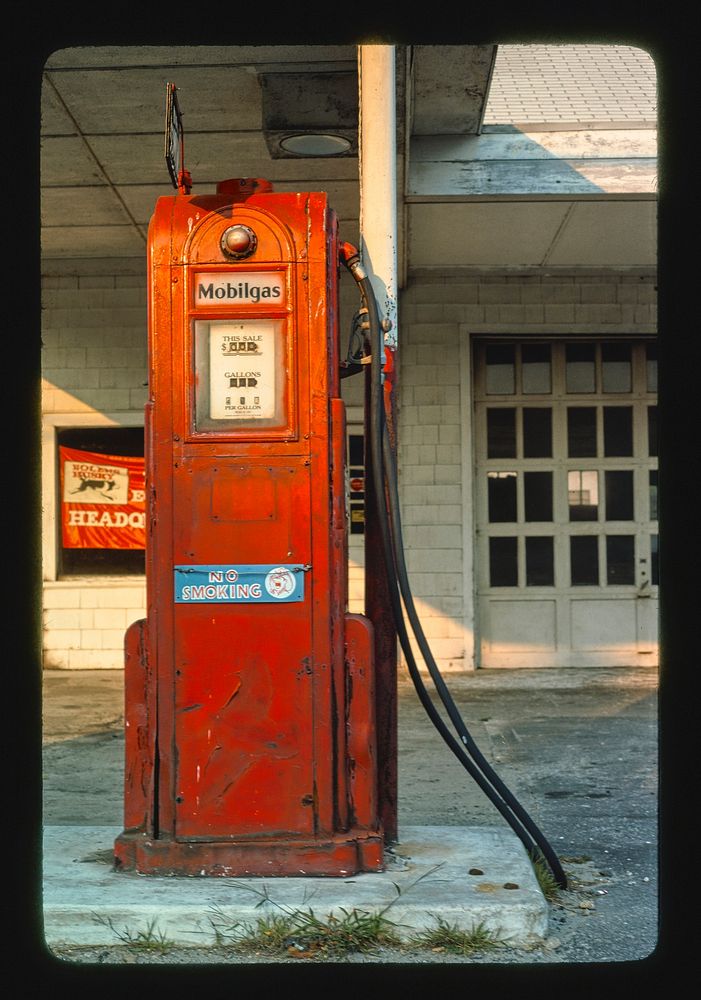 Mobil gas pump, Wilton, Connecticut (1976) photography in high resolution by John Margolies. Original from the Library of…