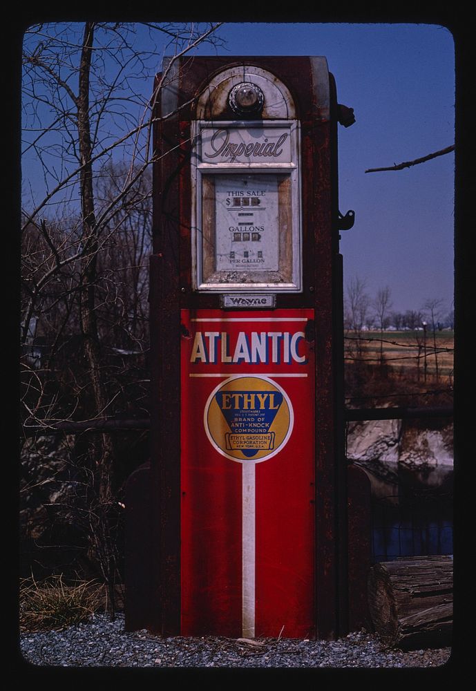 Atlantic Ethyl pump, Rt. 23, Leola, Pennsylvania (1982) photography in high resolution by John Margolies. Original from the…