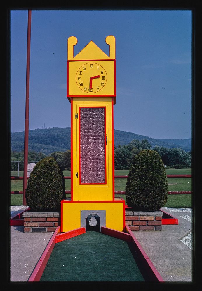 Rich's mini golf, clock, Wyoming, Pennsylvania (1984) photography in high resolution by John Margolies. Original from the…
