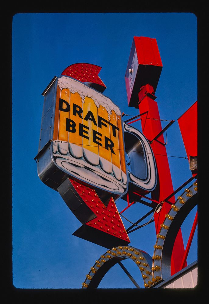 Beer sign, Seaside Heights, New Jersey (1984) photography in high resolution by John Margolies. Original from the Library of…