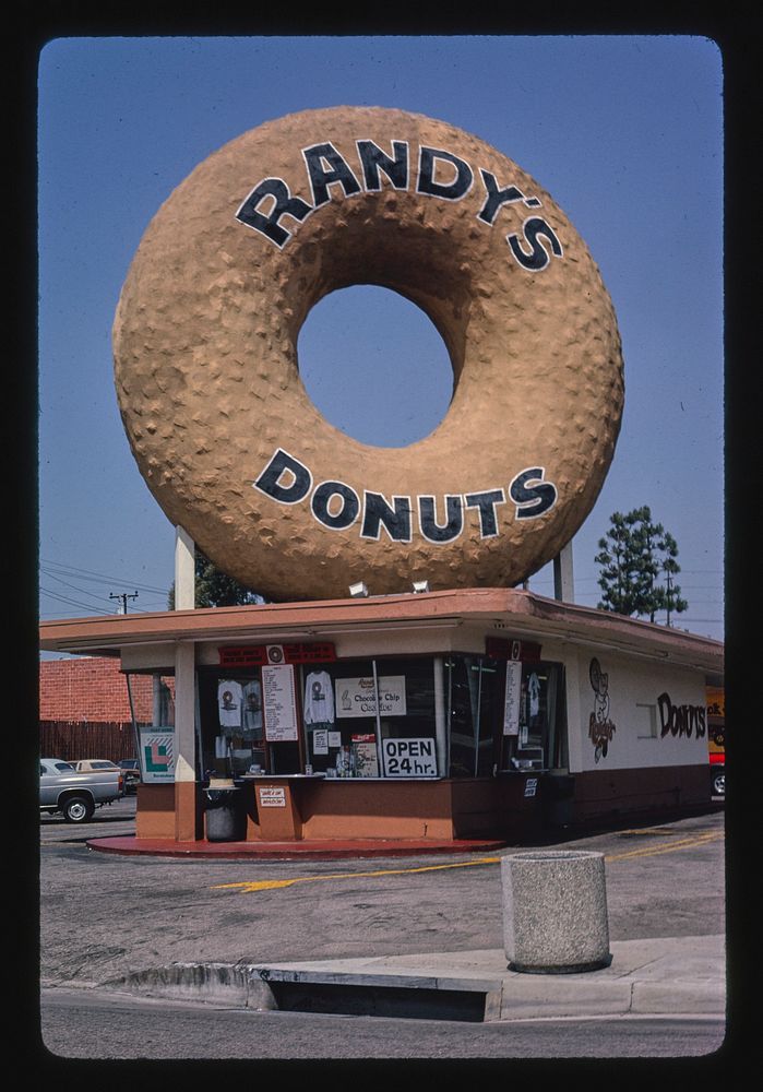 Randy's Donuts, Inglewood, California (1991) photography in high resolution by John Margolies. Original from the Library of…