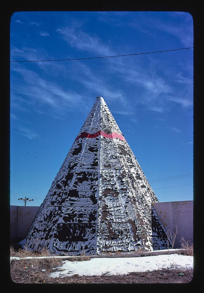 Navajo Arts and Crafts Enterprise, I-40, Allentown, Arizona (1979) photography in high resolution by John Margolies.…