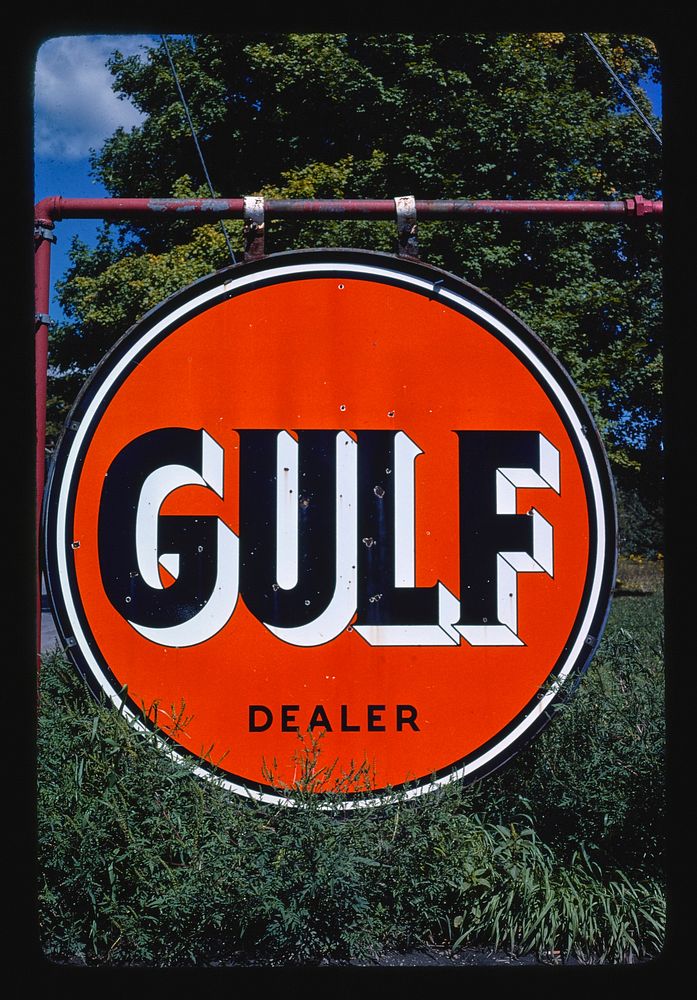 Gulf Gas sign, close view, Round Top, New York (1976) photography in high resolution by John Margolies. Original from the…