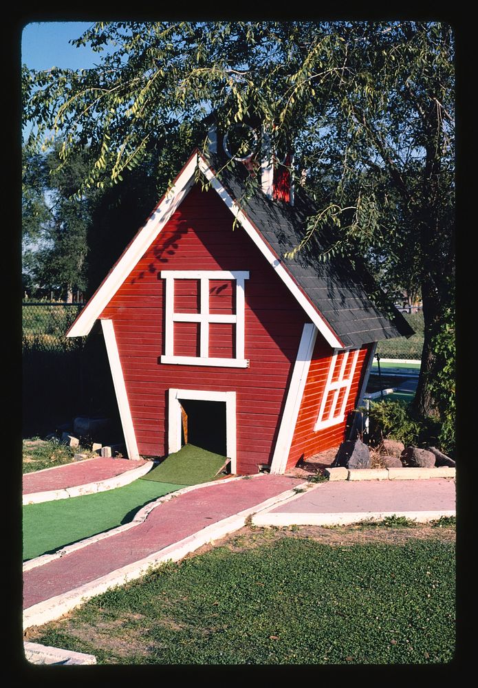 Schoolhouse, Dean and Jo's mini golf, Yakima, Washington (1987) photography in high resolution by John Margolies. Original…