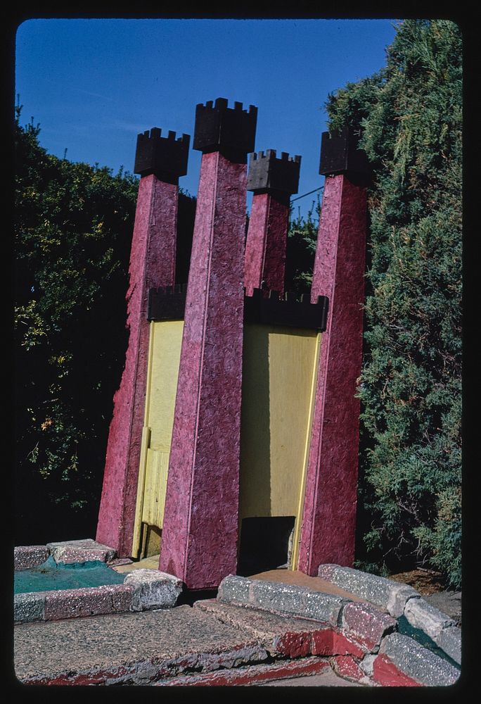 Castle, Valleybrook mini golf, Route 202, Chadds Ford, Pennsylvania (1984) photography in high resolution by John Margolies.…
