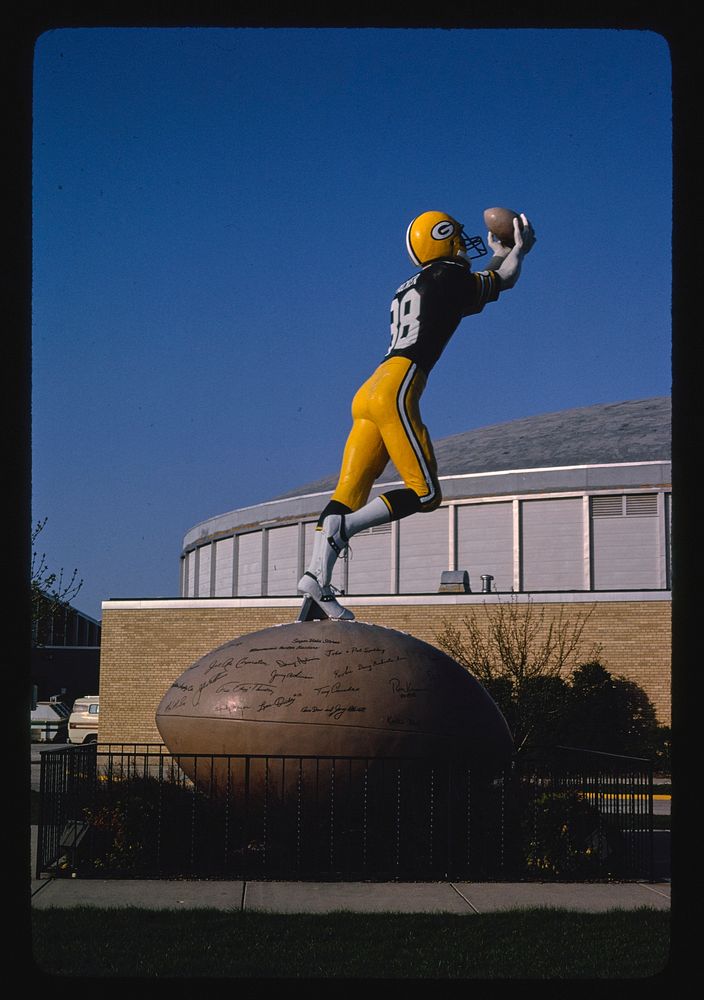 Green Bay Packer Hall of Fame statue 2, Green Bay Avenue, Green Bay, Wisconsin (1992) photography in high resolution by John…