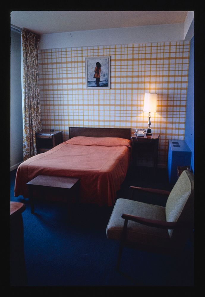 Concord standard room, Kiamesha Lake, New York (1978) photography in high resolution by John Margolies. Original from the…