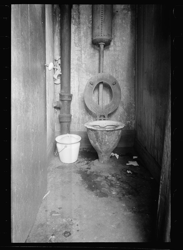 Privy along front street, Hamilton County Ohio. Sourced from the Library of Congress.