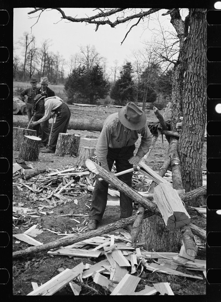 Splitting shingles at Wilson Forest Project near Lebanon, Tennessee. Sourced from the Library of Congress.