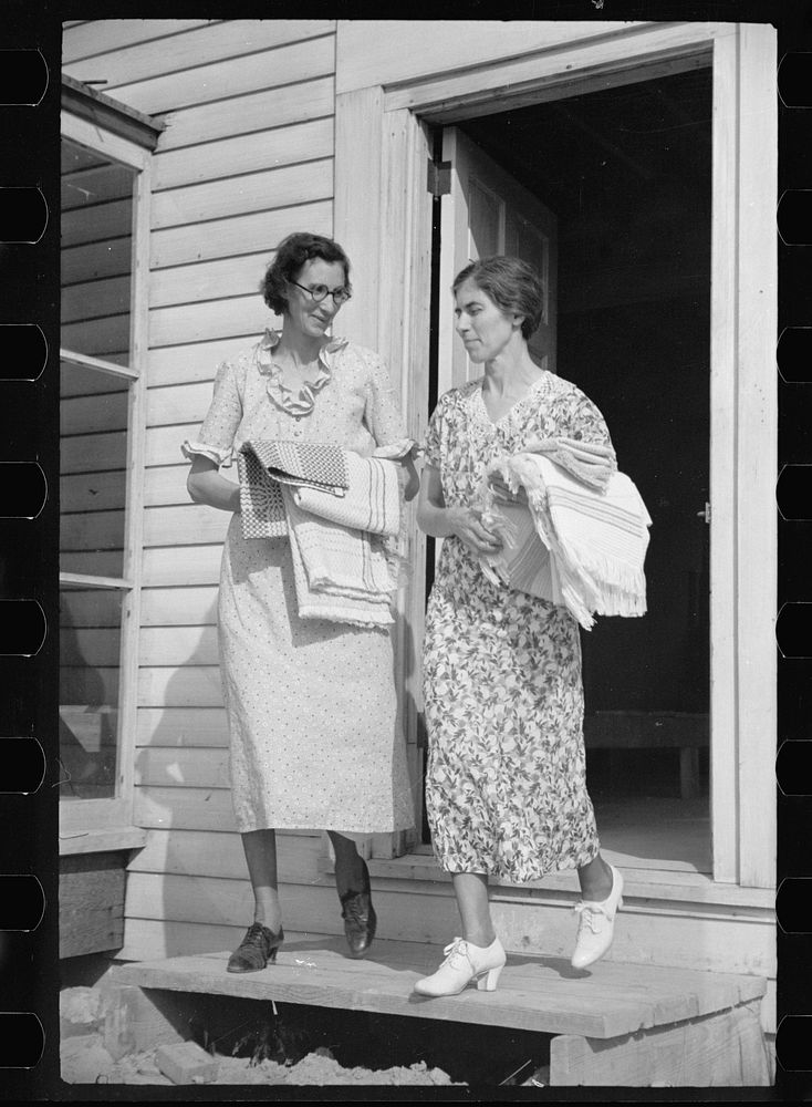 Homesteaders carrying shawls, etc., woven at Tygart Valley Homesteads, West Virginia. Sourced from the Library of Congress.