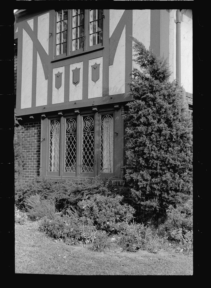 House in Omaha, Nebraska. Sourced from the Library of Congress.