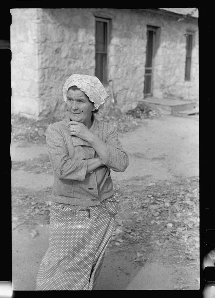 Farm wife, Lincoln County, Nebraska. Sourced from the Library of Congress.